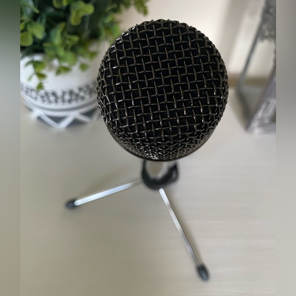 Fifine Technology USB Microphone K668 With Removable Stand - Picture 9 of 10